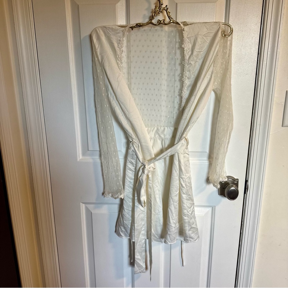 Showstopper Wrap - Picture 3 of 4